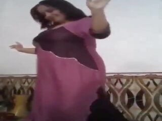 Gammel kvinne feit arab rumpe dansing