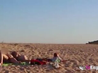 Orang yg suka memperlihatkan kecakapannya pasangan terlihat untuk bulls di itu pantai: xxx film 45 | xhamster
