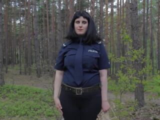 Schwarz assasin vs. policewomen clone