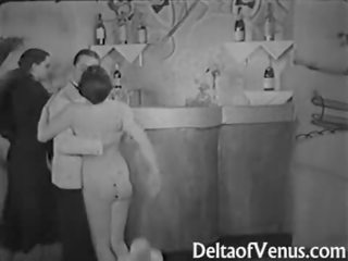 Aнтичен ххх видео 1930s - един мъж две жени тройка - нудист бар