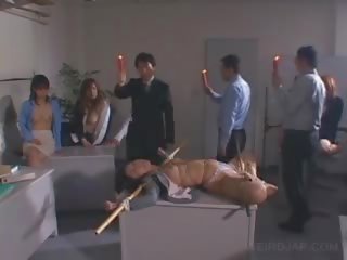 Japon xxx film sperm değiştirme sauna ile üstün balmumu damladı üzerinde onu vücut