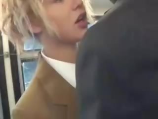 Blondýnka diva sát asijské kluci putz na the autobus