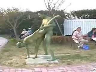 Kuliste yordamlama statue erişkin video