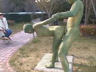 Asiática gaja é um statue obtendo alguns sexo