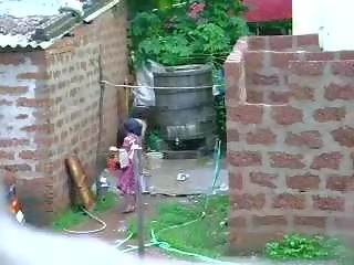 Watch This Two glorious Sri Lankan sweetheart Getting Bath In Outdoor